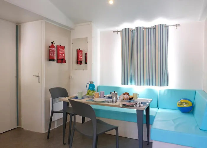 Happy Camp Mobile Homes In Senia Cala Canyelles مكان تخييم يوريت دي مار