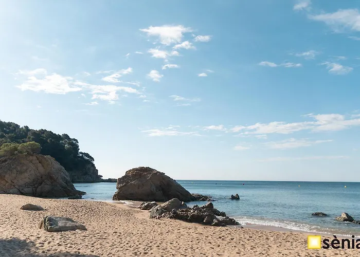 مكان تخييم Happy Camp Mobile Homes In Senia Cala Canyelles يوريت دي مار