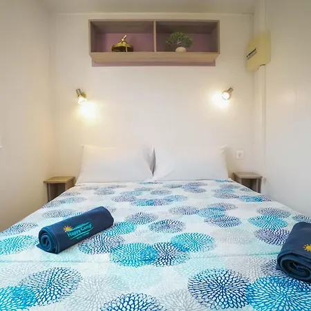 Campingplads Happy Camp Mobile Homes In Senia Cala Canyelles *